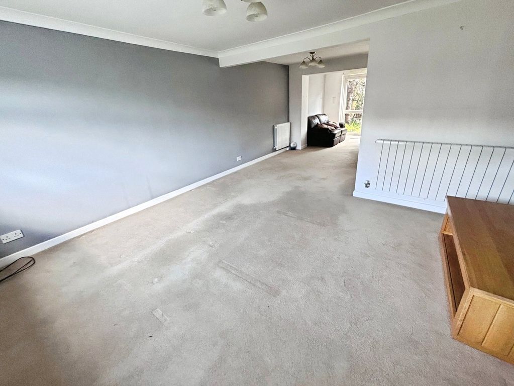 Property photo 2 of 18 Living Room