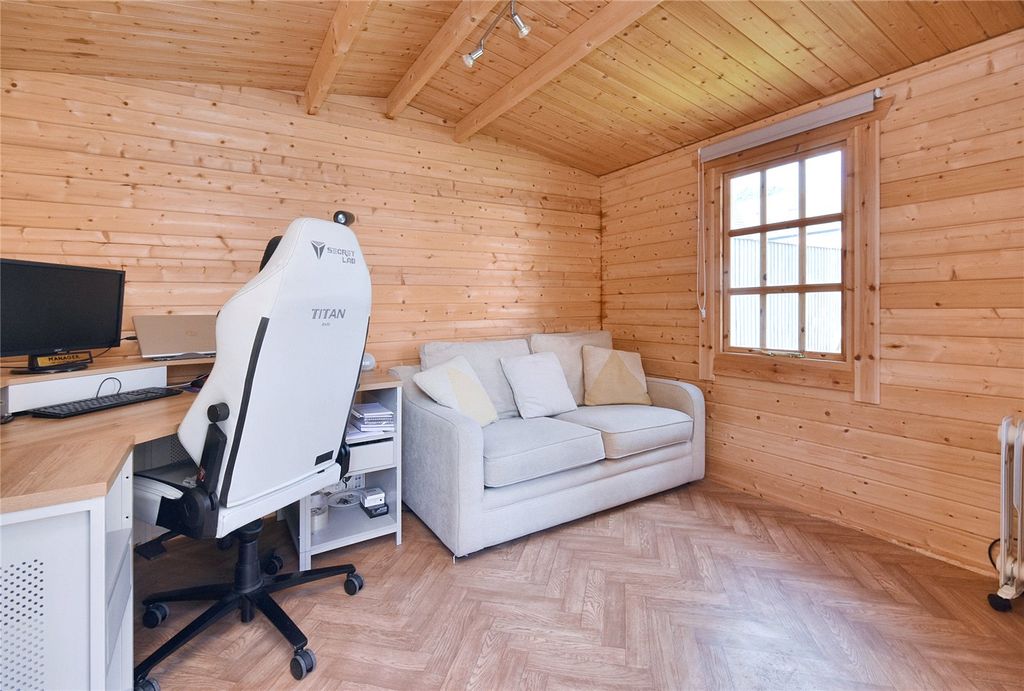 Property photo 3 of 21 Picture No. 37