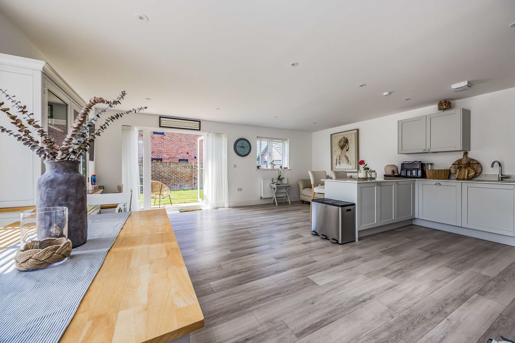 Property photo 3 of 21 Photo 16