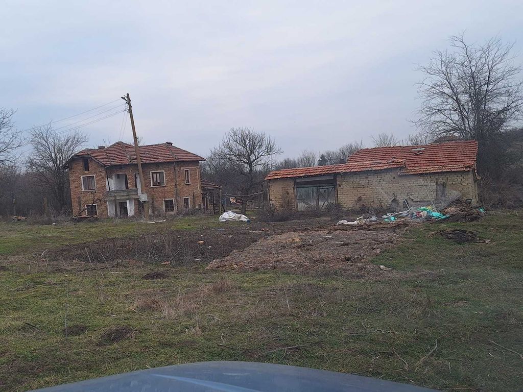 Property photo 1 of 9