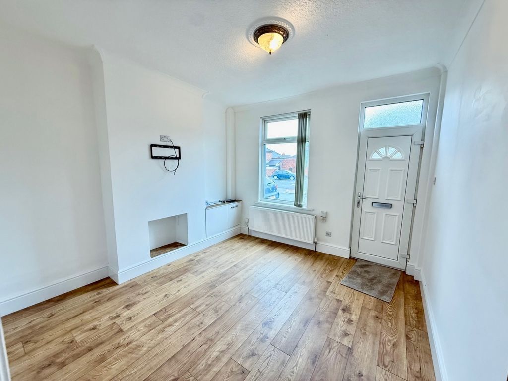 Property photo 2 of 16 Photo 4