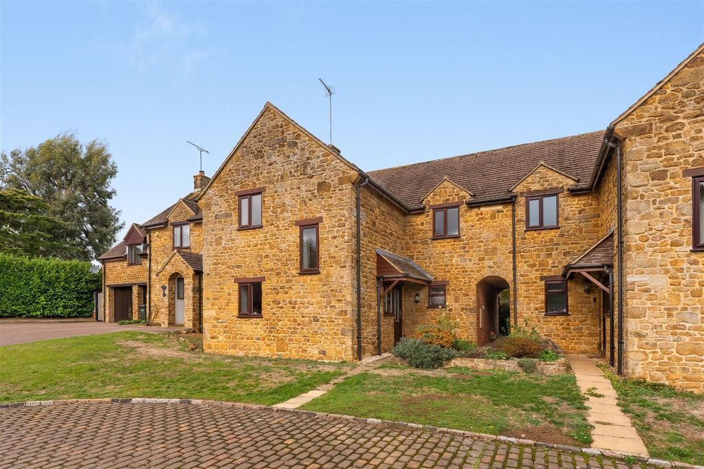 Property photo 1 of 23 2 Hanwell Court, Hanwell-1.Jpg