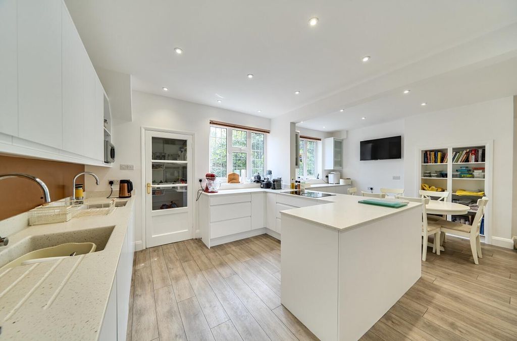 Property photo 3 of 23 Davidson Frost-Wellings, Dfw, Uxbridge Road, Stanm