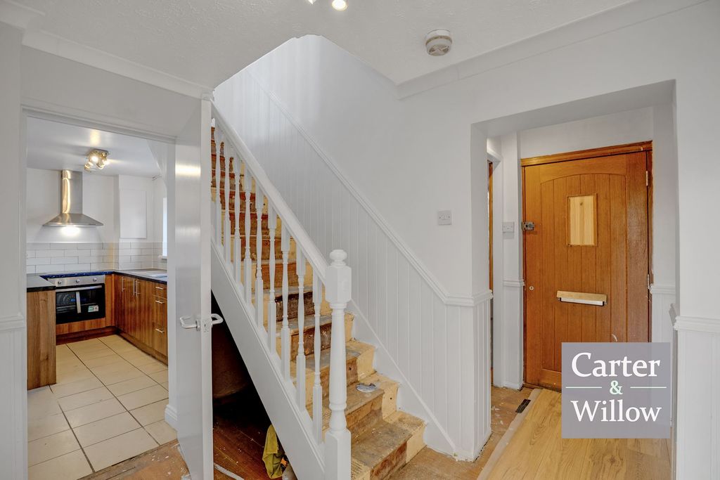 Property photo 3 of 15 Hall