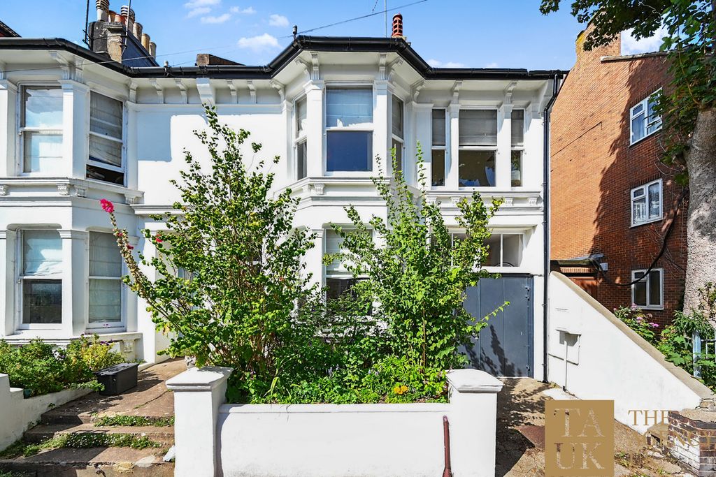 Property photo 1 of 30