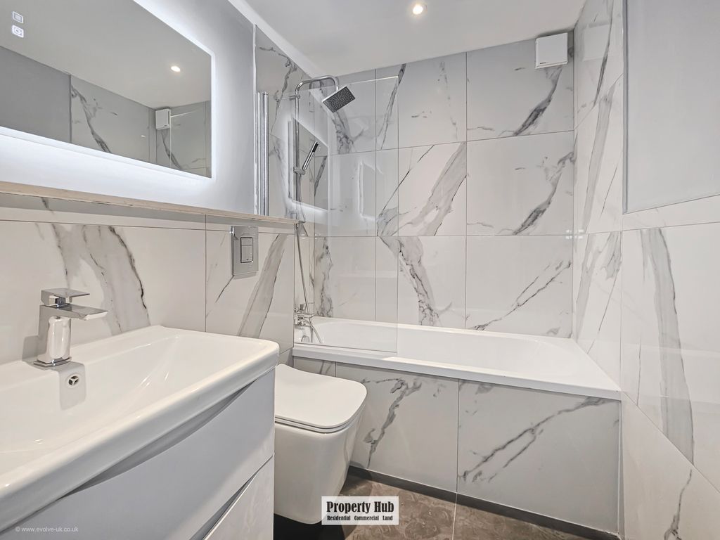 Property photo 3 of 7 Flat 1 (4)