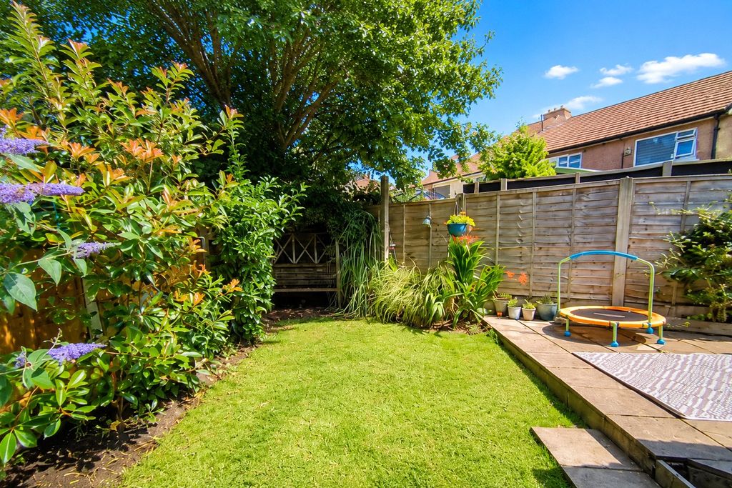 Property photo 2 of 23 Garden