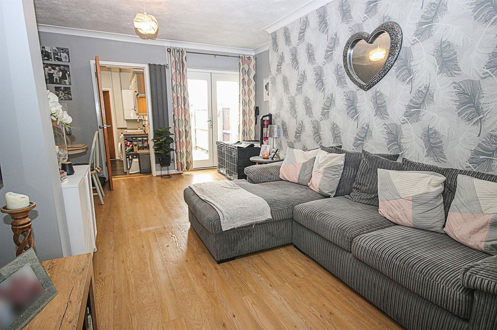 Property photo 2 of 15 Liv1.Jpg