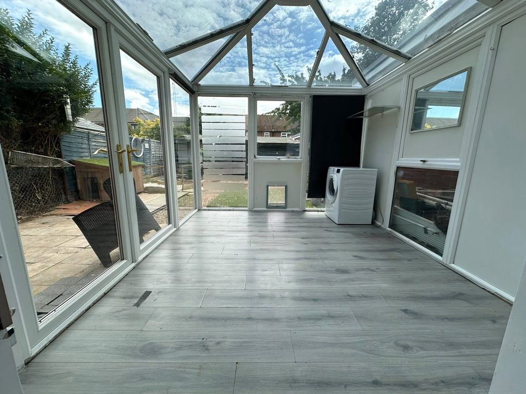 Property photo 3 of 8 Conservatory