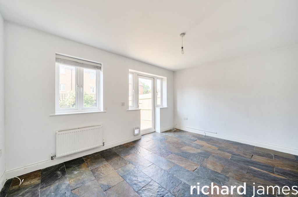 Property photo 3 of 12 F9457c8917F74d5d914475753373A759