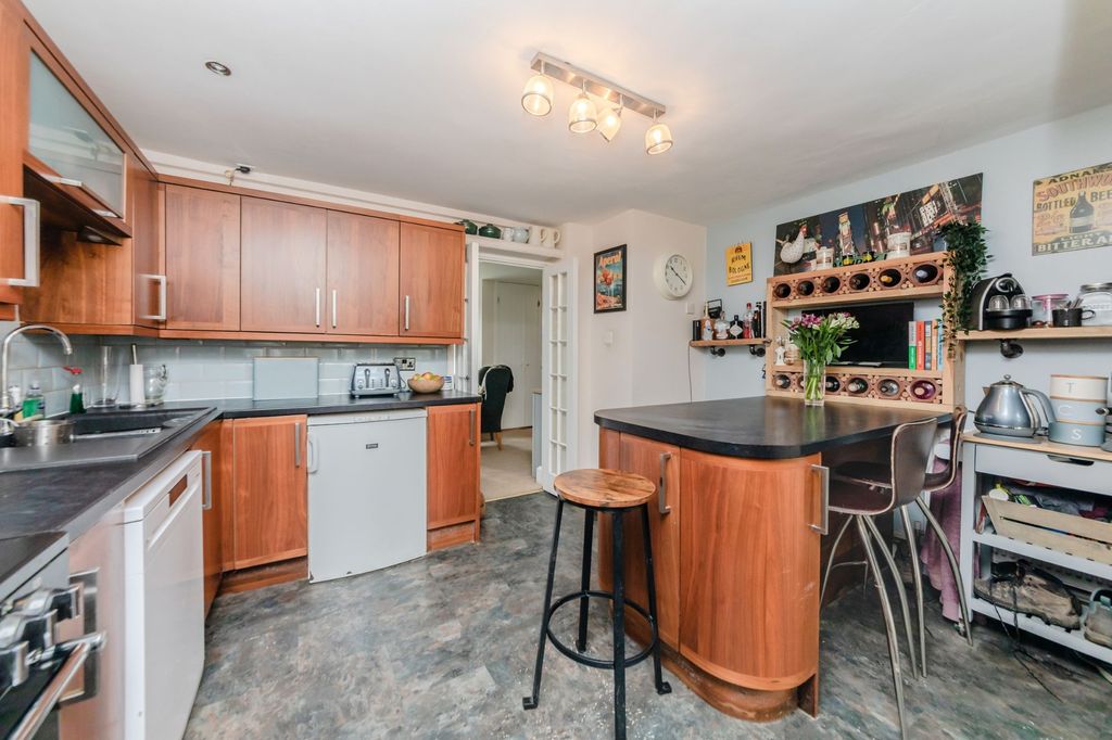 Property photo 3 of 23
