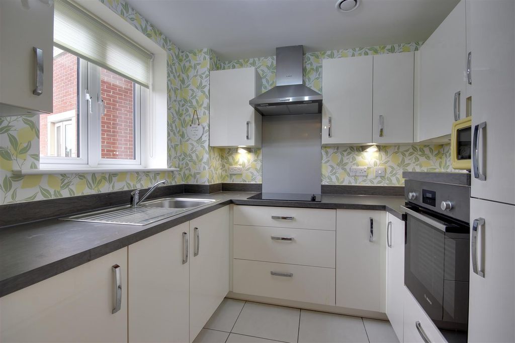 Property photo 2 of 12 Kitchen