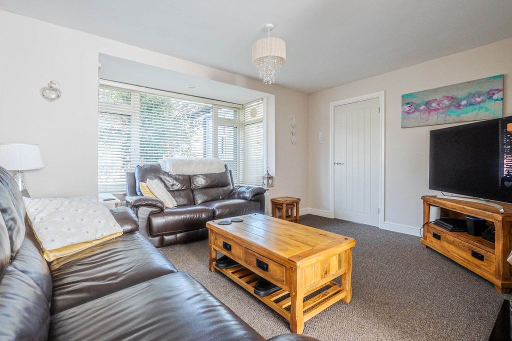 Property photo 2 of 19 Picture No. 27