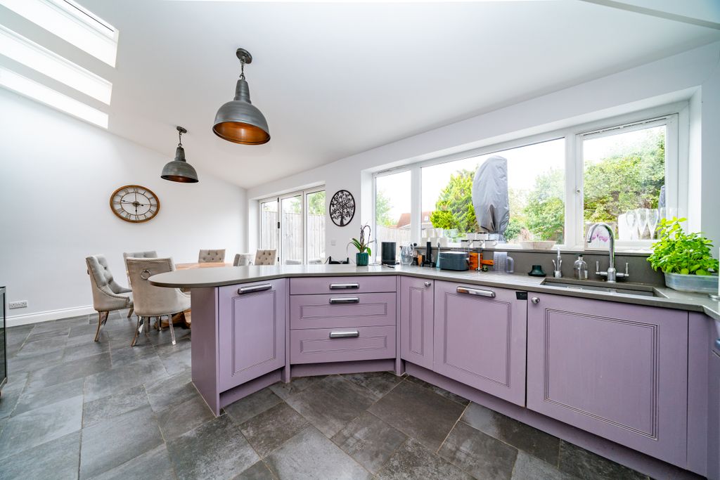 Property photo 3 of 21 226-Tring-Road-7