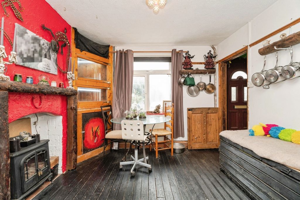 Property photo 3 of 17 Photo