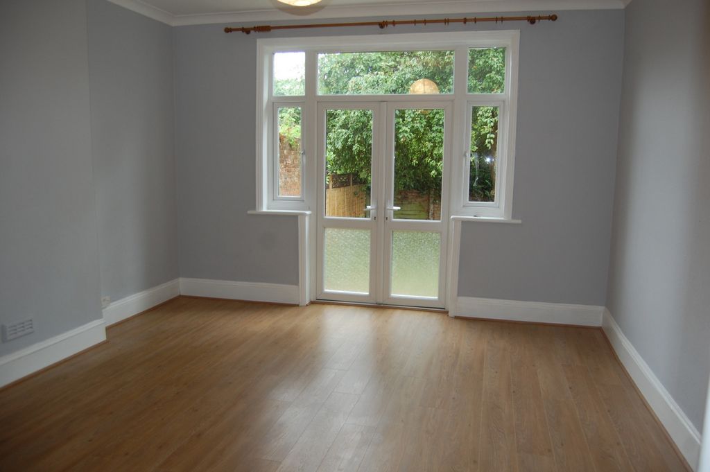 Property photo 1 of 9 Photo 7