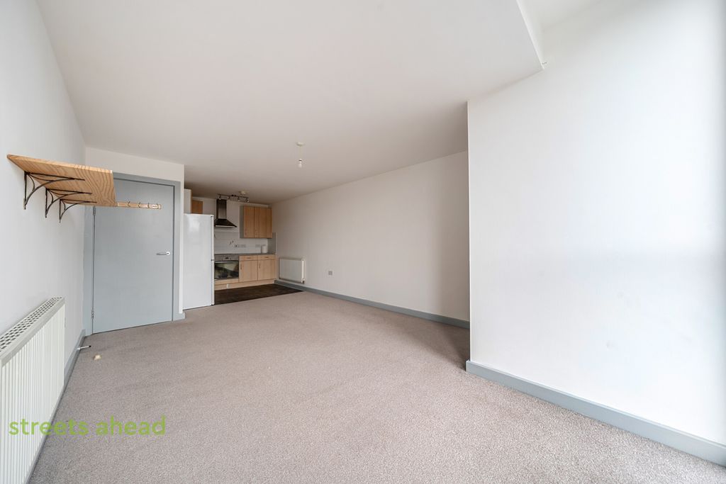 Property photo 2 of 14 059302E6-0727-4E7...