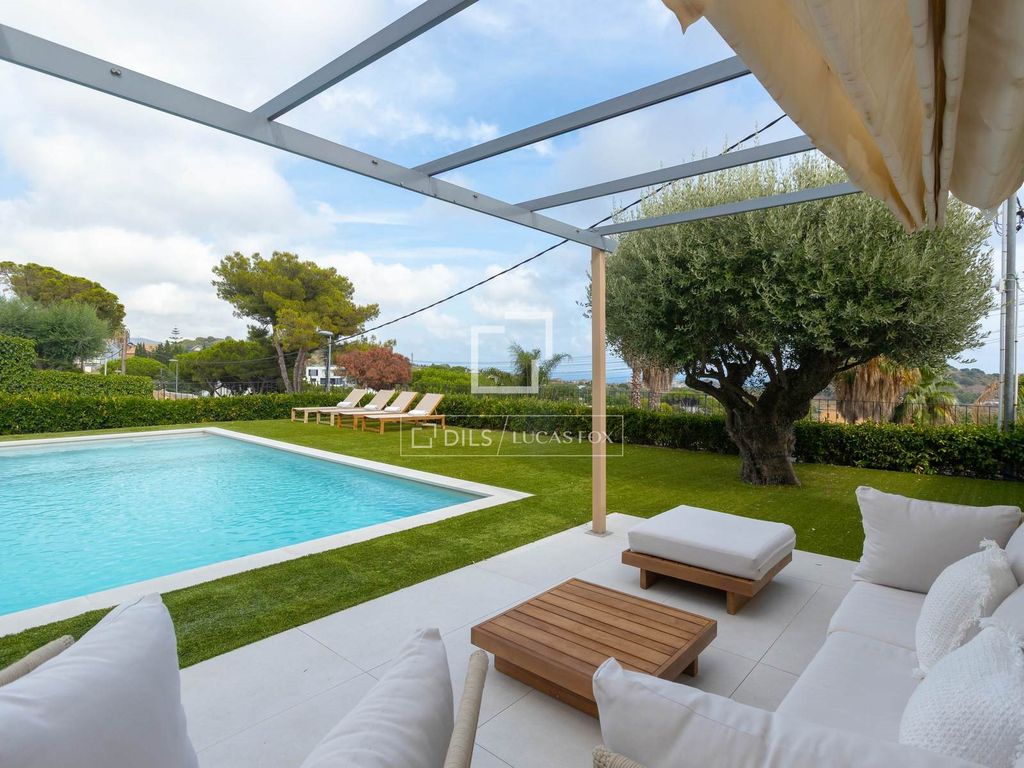 Property photo 2 of 43
