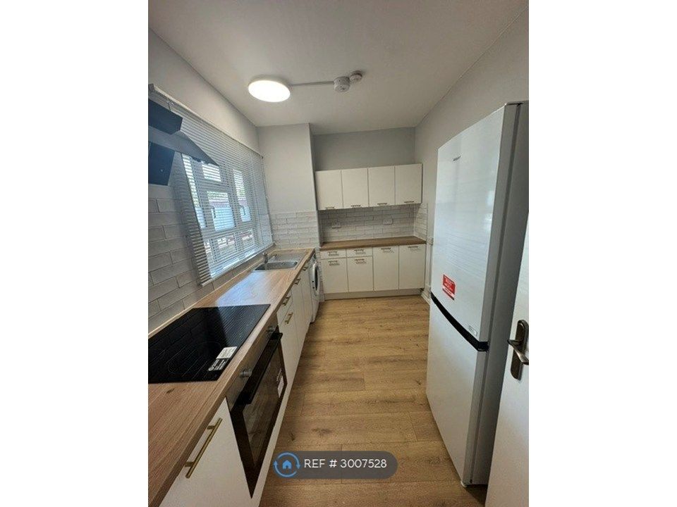 Property photo 1 of 10 Kitchen