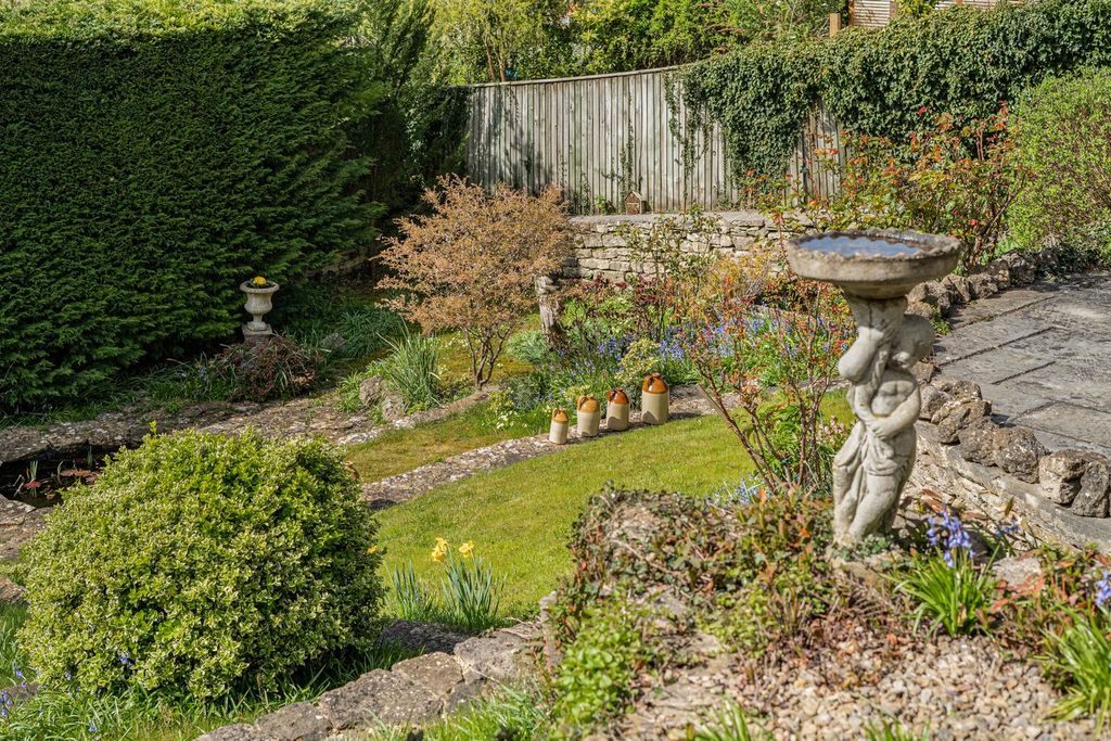 Property photo 2 of 37
