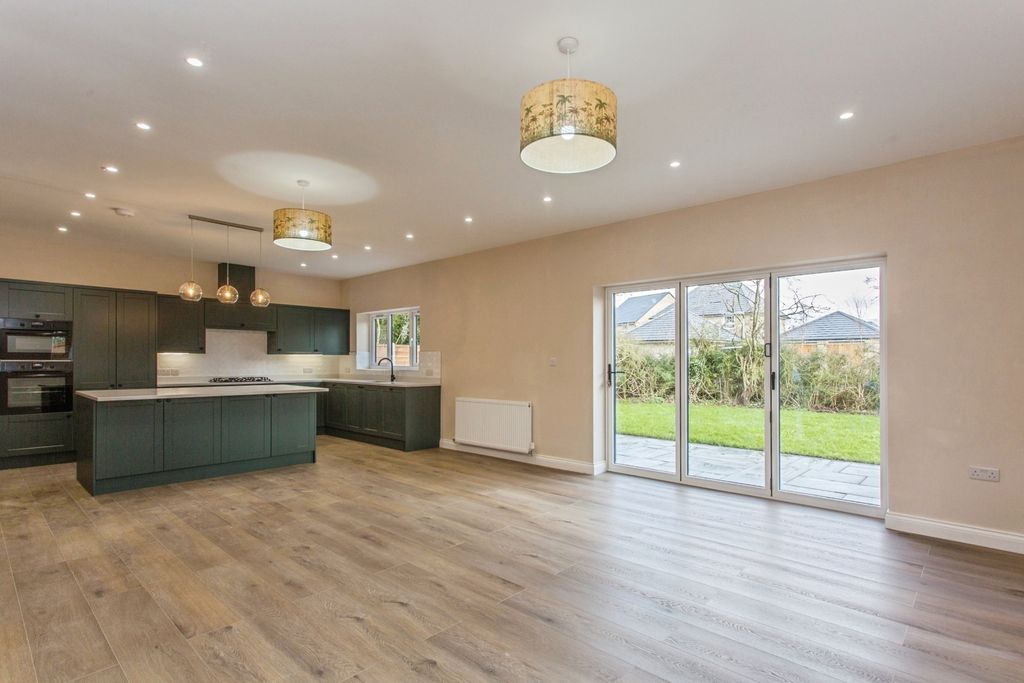 Property photo 3 of 20 Kitchen Diner/Family