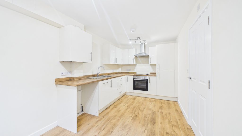 Property photo 2 of 12 4932572