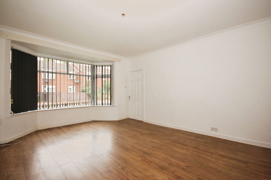 Property photo 3 of 16 Photo