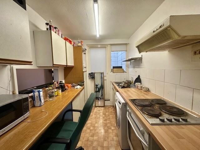 Property photo 1 of 4 Kitchen