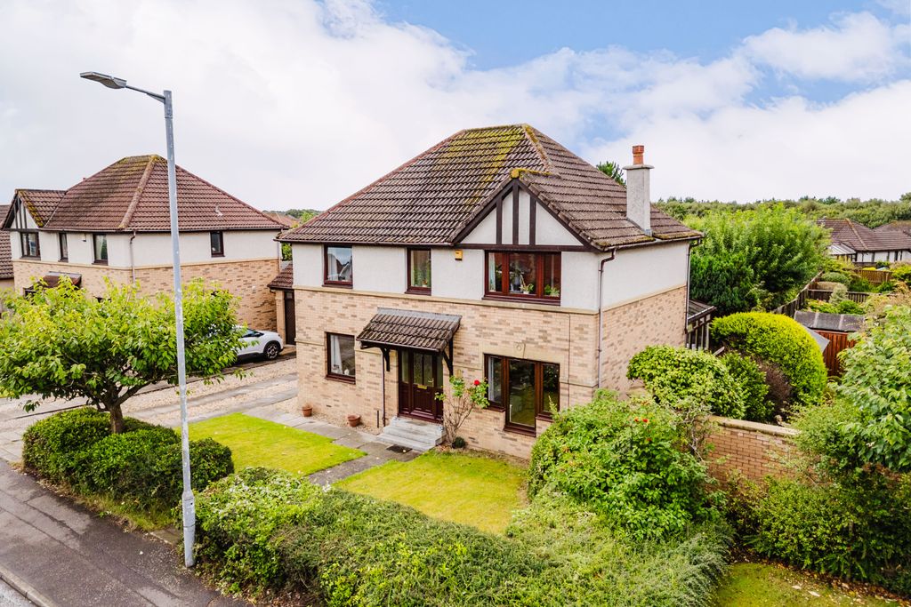 Property photo 1 of 34 5 Bedroom Detached For Sale