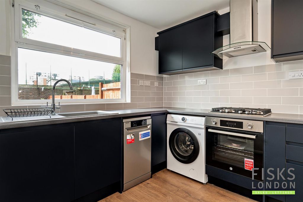 Property photo 2 of 15 8612422-Interior02-800.Jpg