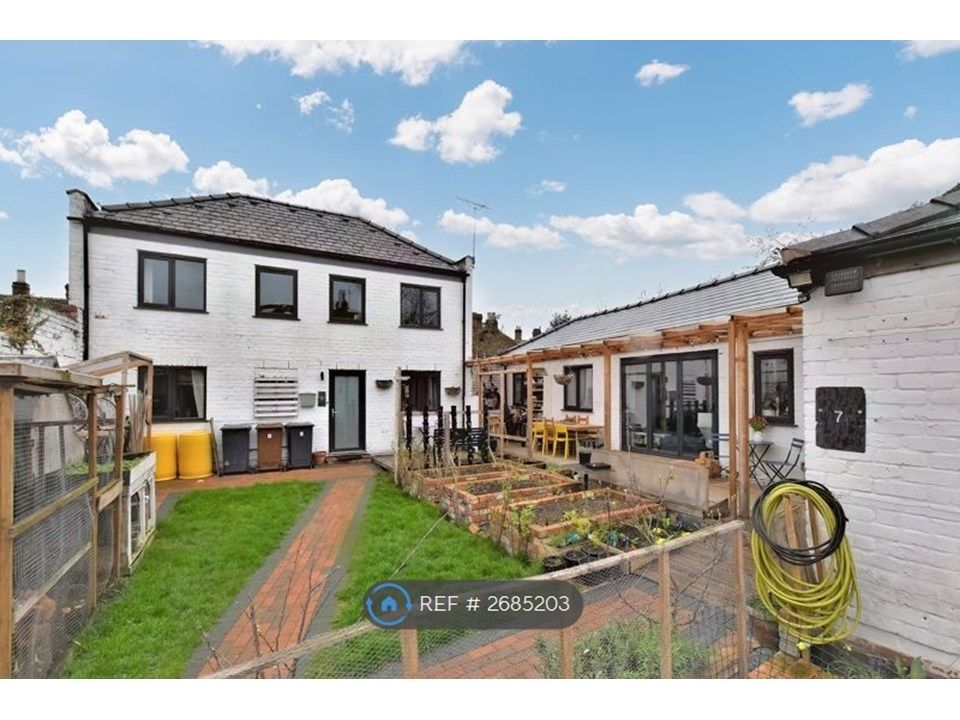 Property photo 1 of 10 Courtyard (Grass Section Belongs To Property)