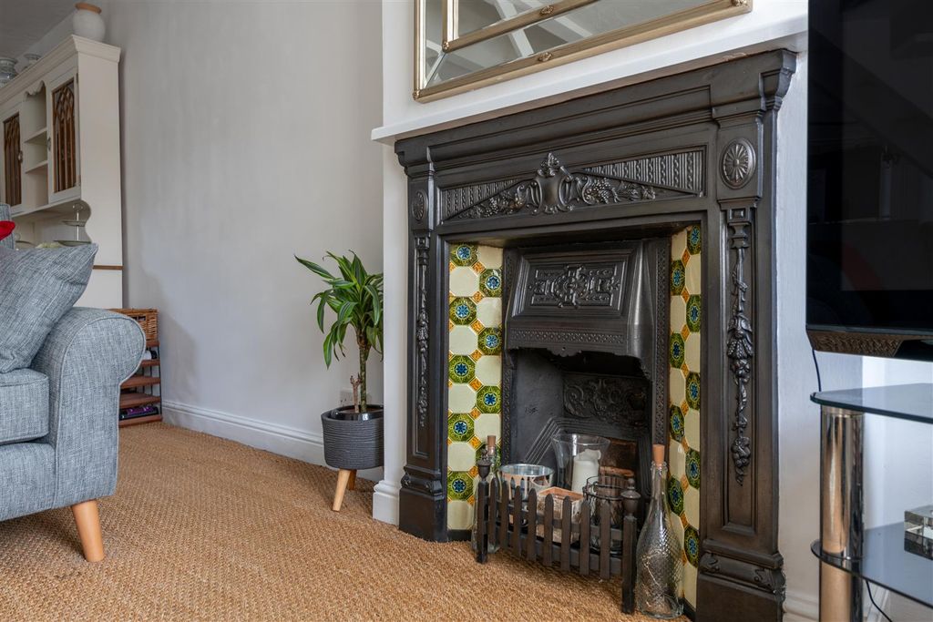 Property photo 3 of 20 16 Lower Road Internals-2.Jpg
