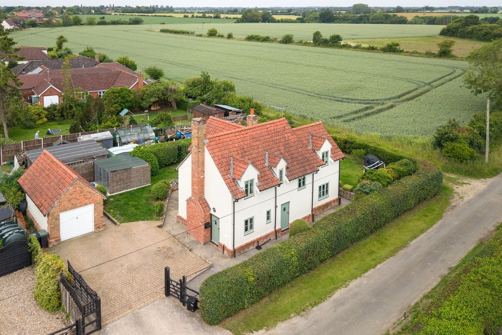 Property photo 1 of 28 1440Pxold Cobbs Cottage - 1