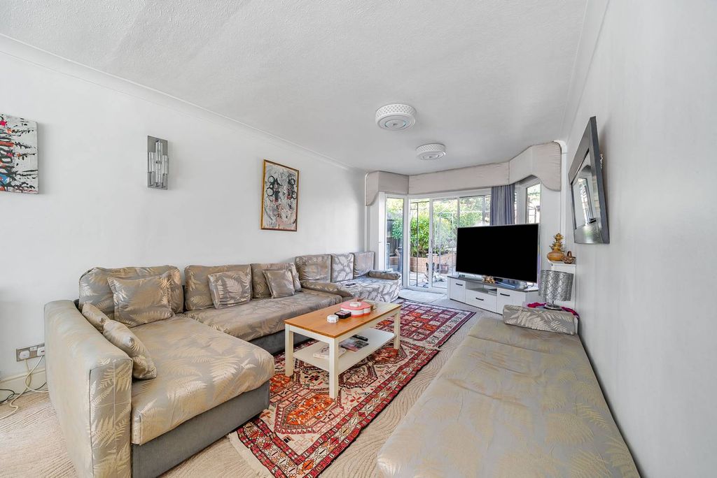 Property photo 3 of 11