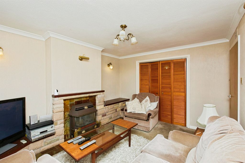 Property photo 2 of 20