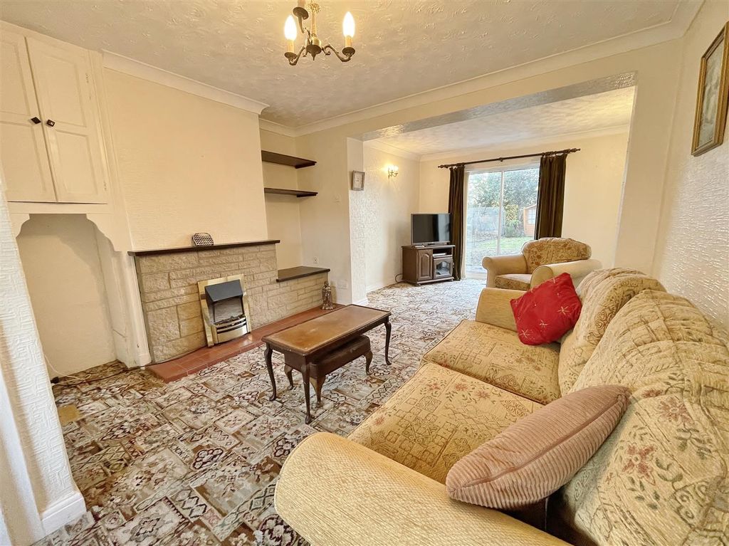 Property photo 3 of 30 Lounge