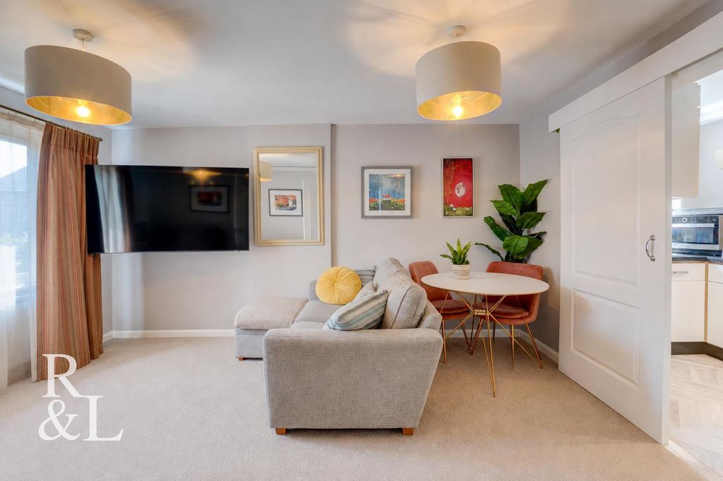 2 bed flat for saleWestern Close, Ashby-De-La-Zouch LE65 photo 4