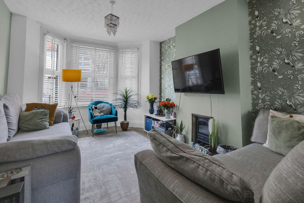 Property photo 2 of 12 Photo 3