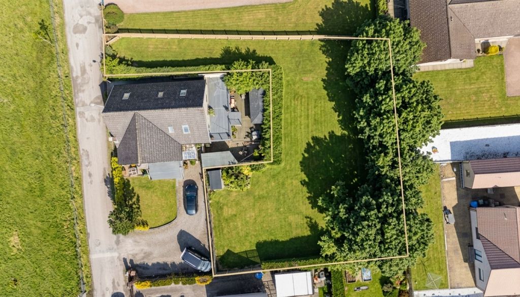 Property photo 2 of 11