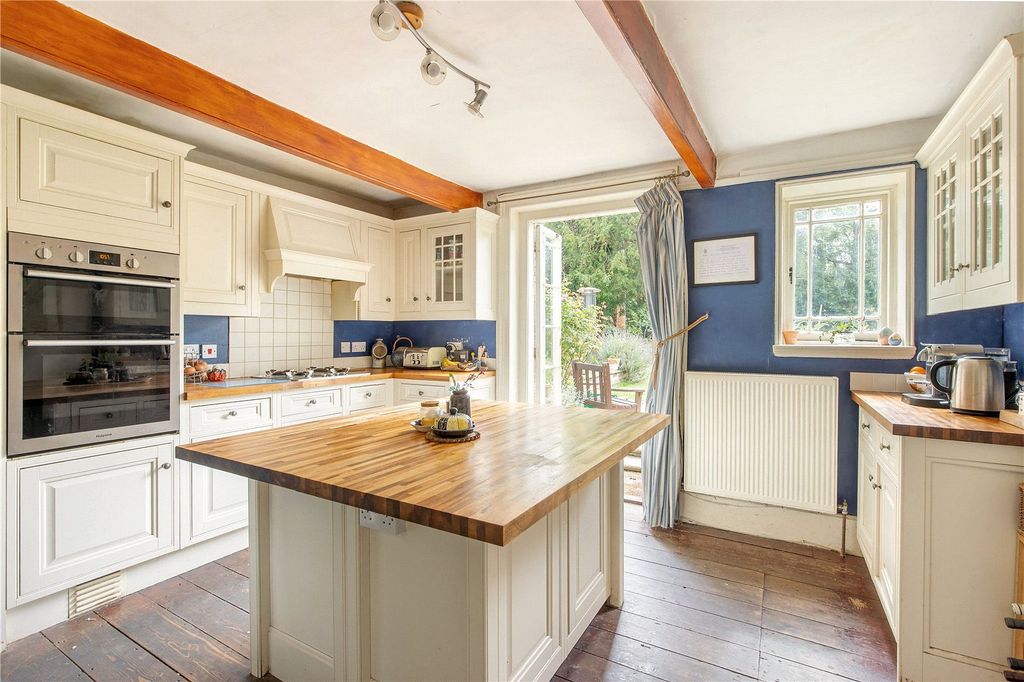 Property photo 3 of 14 Kitchen/Breakfast
