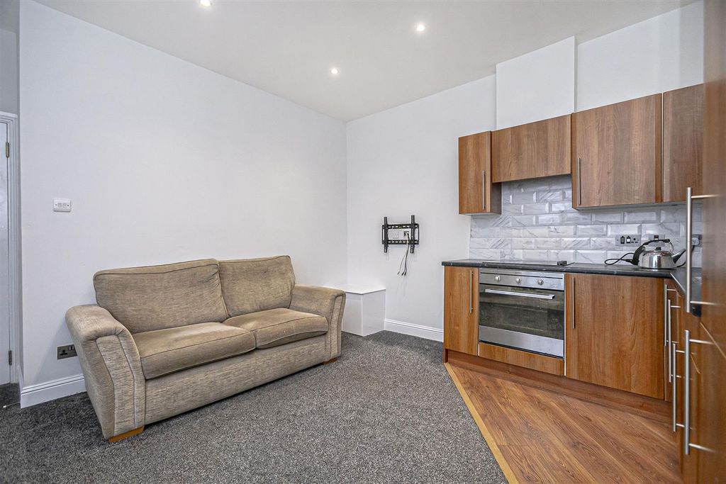 Property photo 3 of 12 Rdc0384Levl Lounge Kitchen (2).Jpg