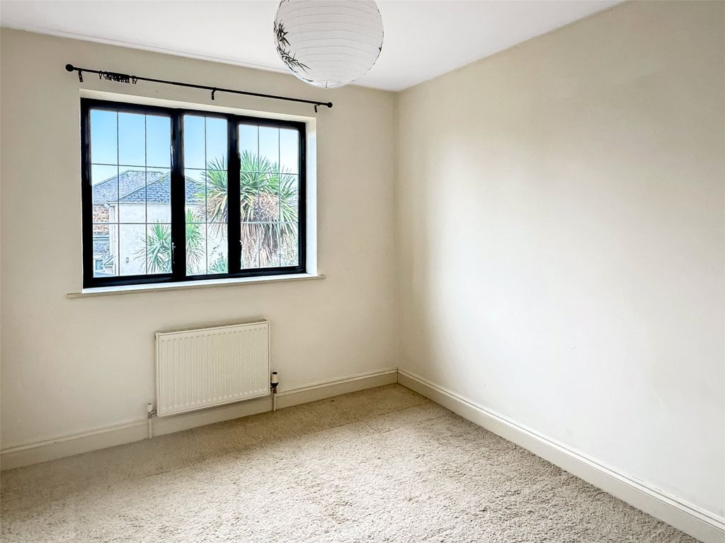 Property photo 3 of 12 3 - Picture No. 04