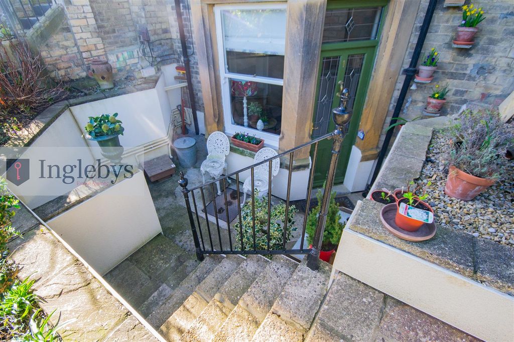 Property photo 3 of 26