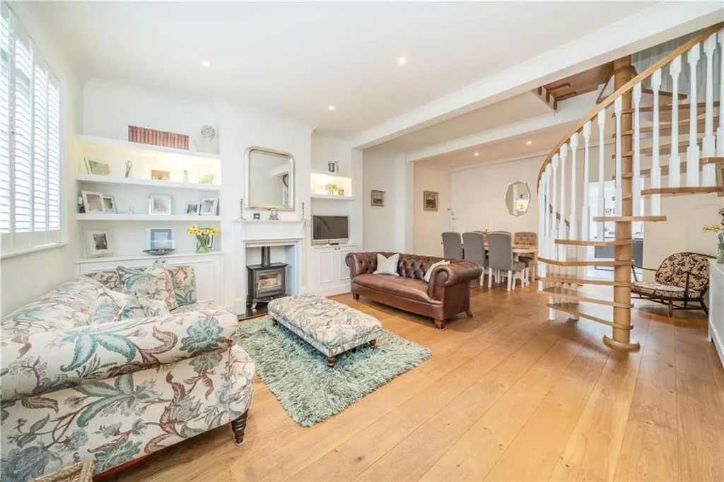 Property photo 2 of 9