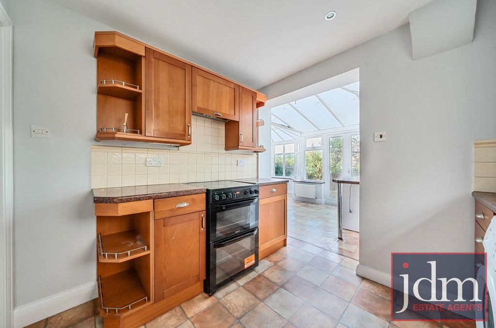 Property photo 2 of 10 Kitchen