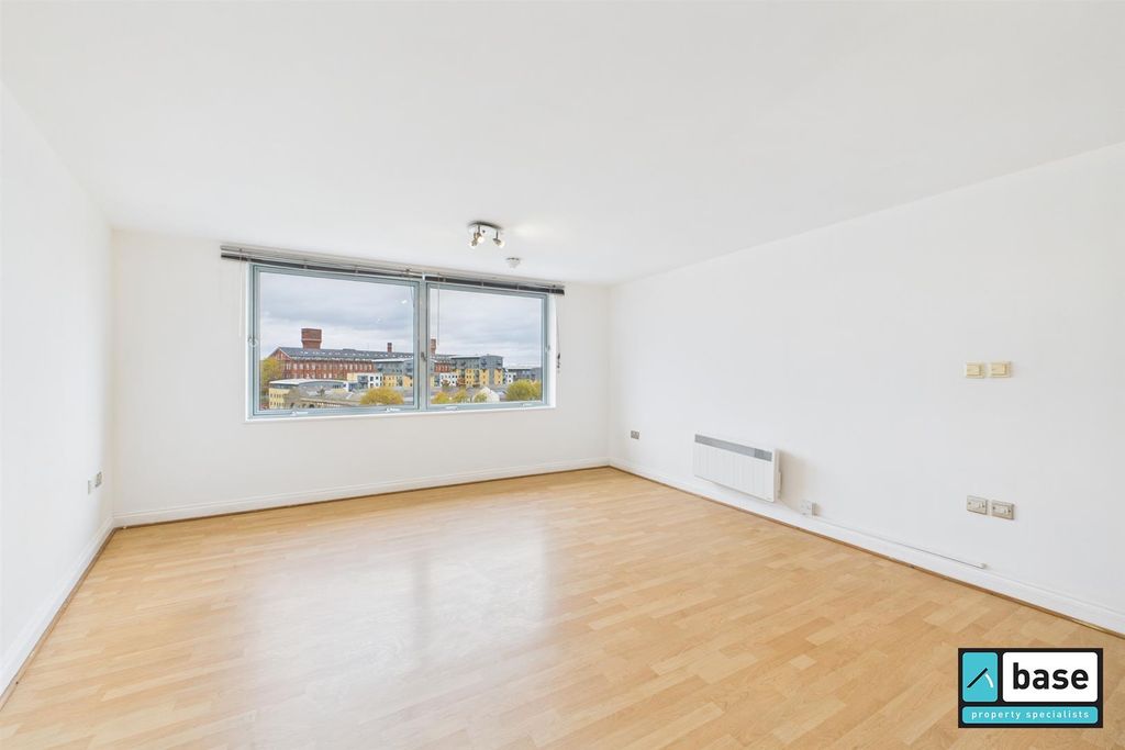 Property photo 2 of 16 Reception