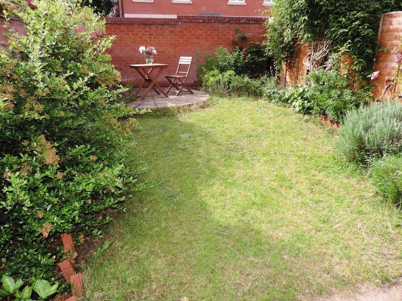 Property photo 3 of 11 Garden