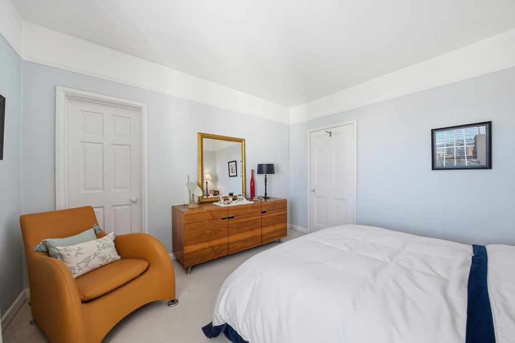 Additional image 16 of 3 bed flat for salePark Terrace, The Park NG1