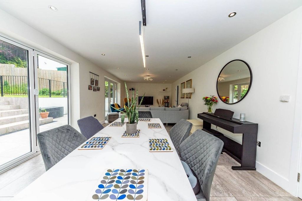 Property photo 3 of 38