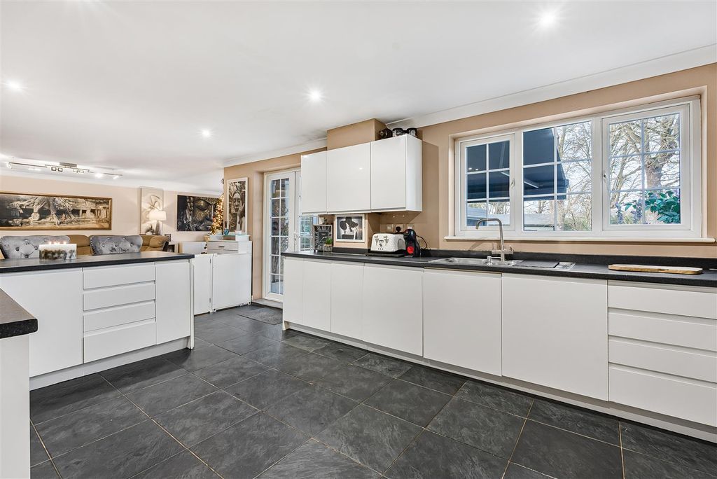 Property photo 3 of 39 24_69278.Jpg